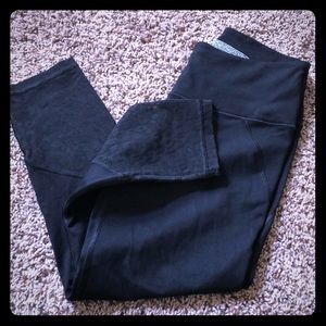 Victoria’s Secret Capri Sport Leggings